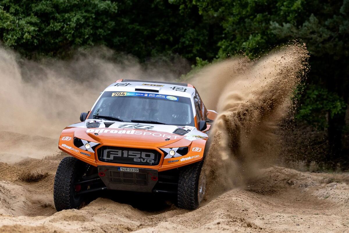 Závodní vůz OffroadSport při cross-country rally